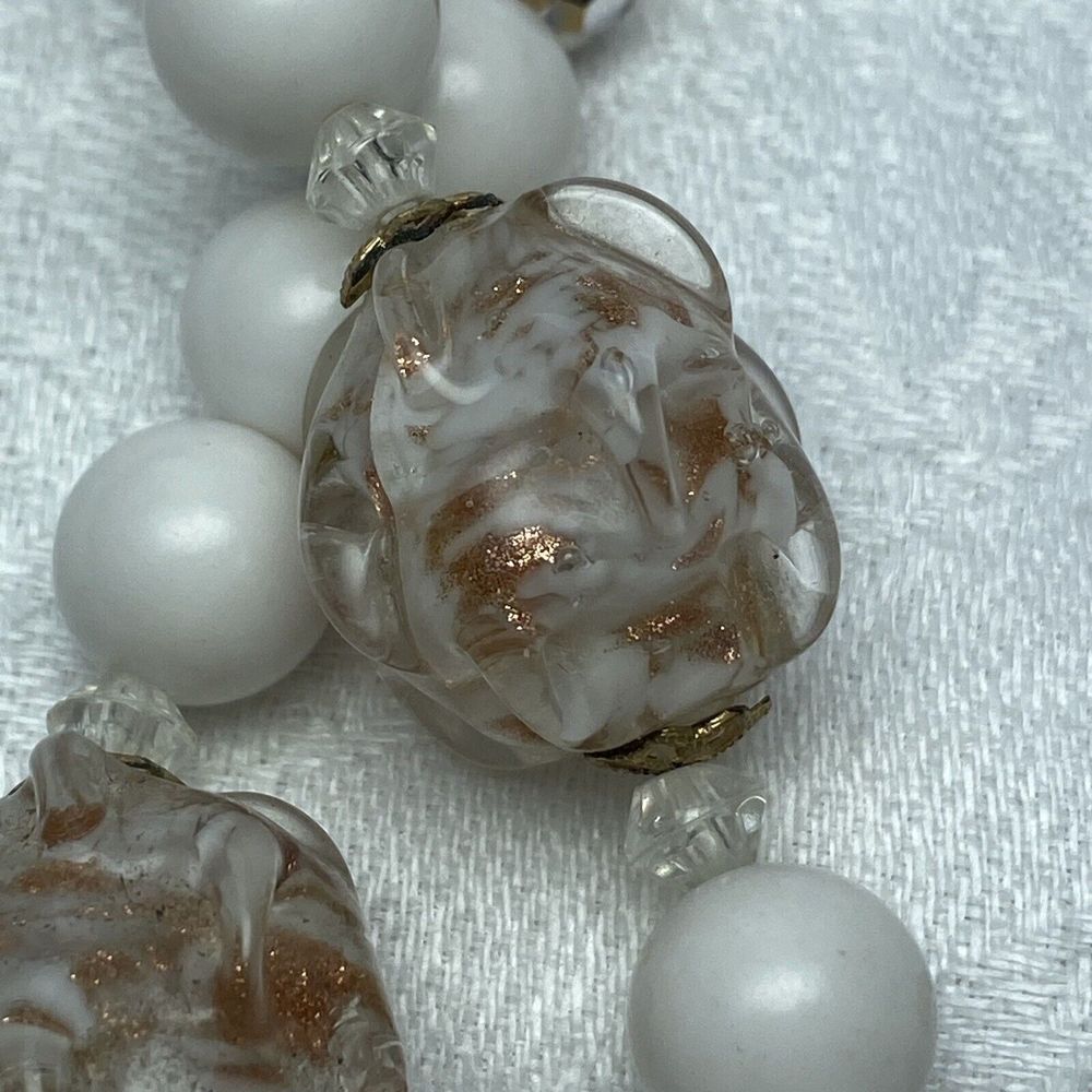 Vtg Double Strand White AB Chunky Texture Clear Amber Tone Acrylic Bead Necklace - Picture 8 of 10